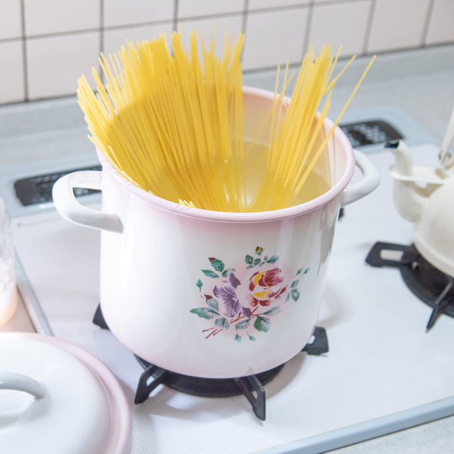 イマン】プリンセスローズ ライス缶【イマン、マニーと薔薇の雑貨の