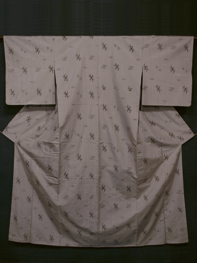 帯のアトリエ花邑-hanamura- 銀座店 「灰梅色地 流水に鳥絣文様 越後紬