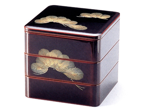 6.5三段重箱 沈金羽根松 溜内朱 木製 漆塗りお重箱（製造中止） 漆器の井助