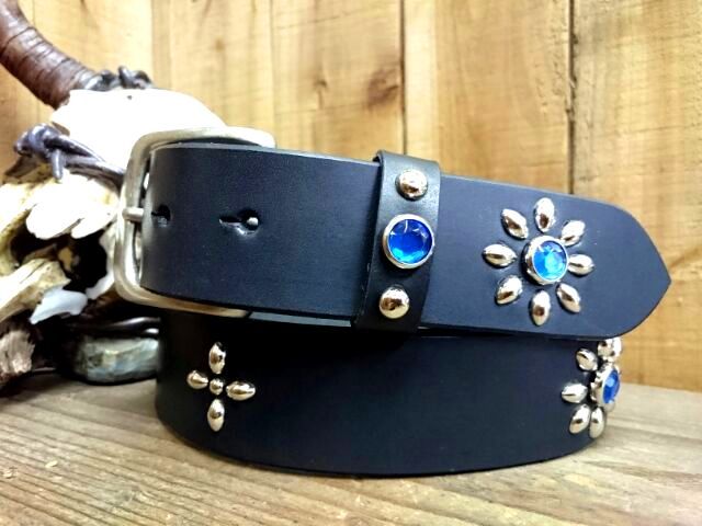 栃木レザー スタッズベルト フラワーシンプルデザイン