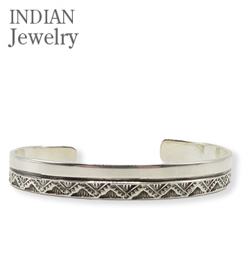 INDIAN JEWELRY ナバホ族|スタンプワーク|シルバー|バングル『Navajo