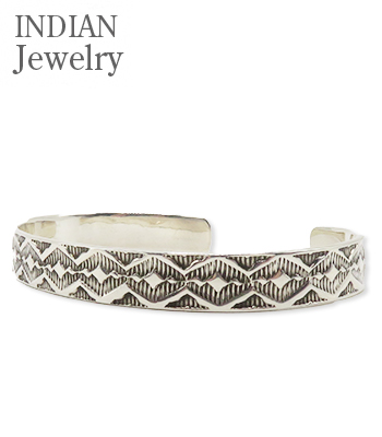 INDIAN JEWELRY ナバホ族|スタンプワーク|シルバー|バングル『Navajo