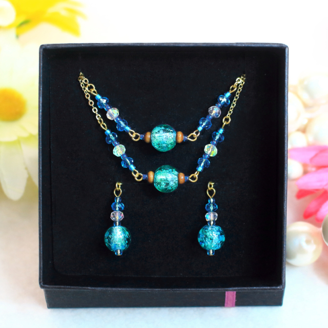 ホタル石入り さざ波 ガラス 同色3点セット(ジュエリーBOX)ネックレス