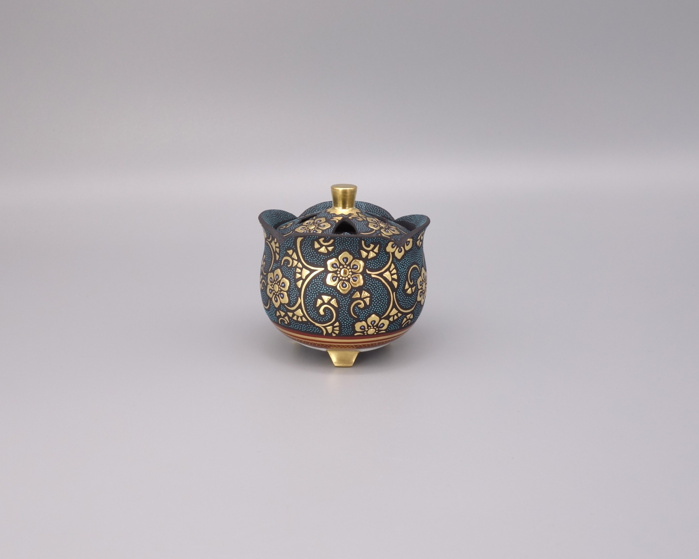 香炉（2.3号花形） 渦打青粒盛金宝相華唐草図 [ 三代 仲田錦玉 ]