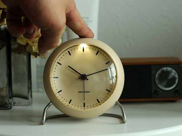 アルネ・ヤコブセン テーブルクロック CITY HALL（シティーホール