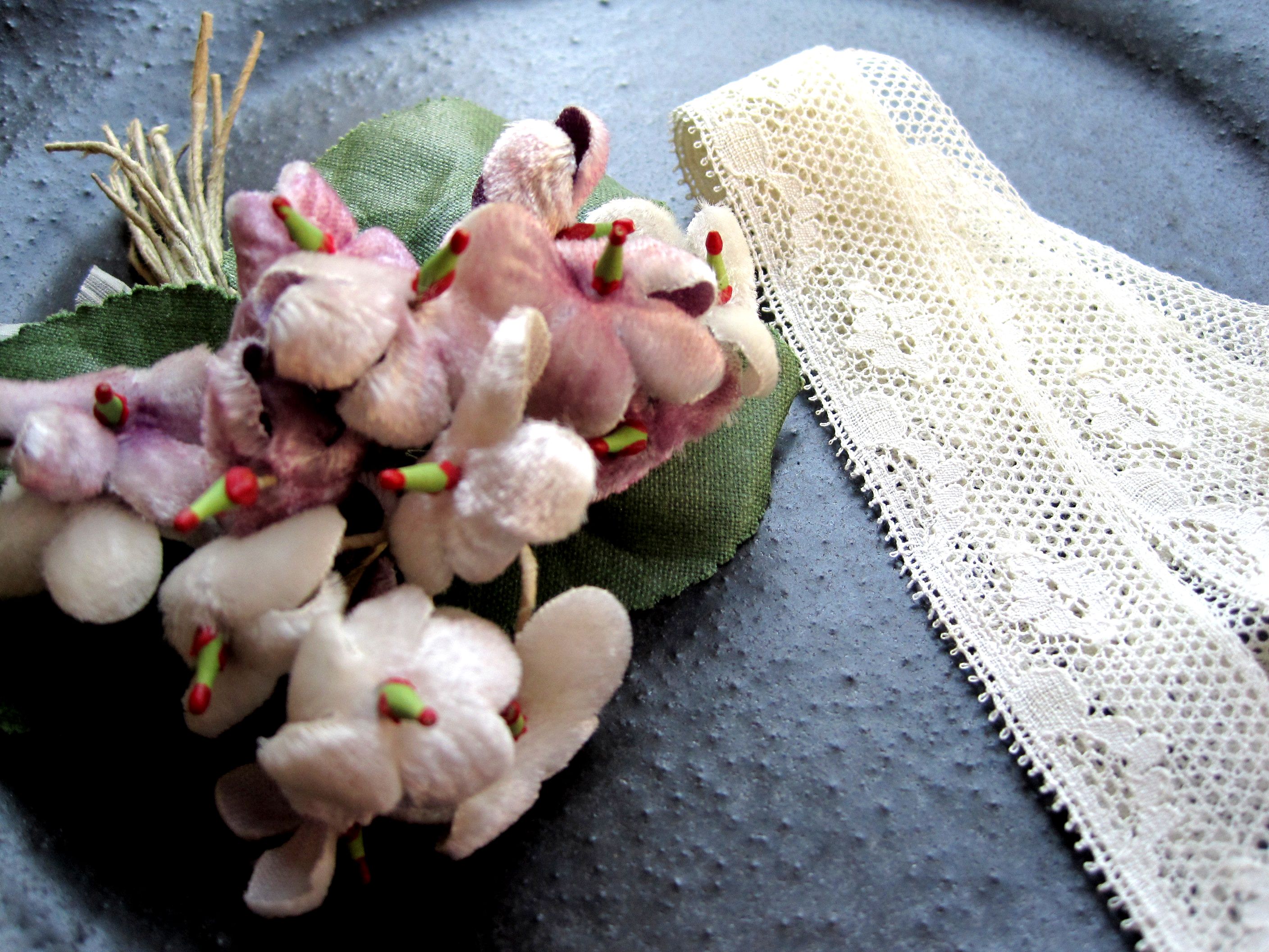 フランスアンティーク 小花コサージュ＆アンティークレースリボン