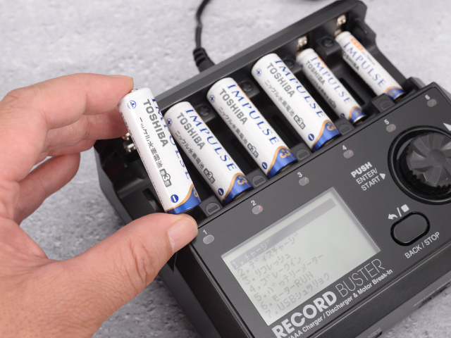 G-FORCE 単3／単4ニッケル水素／ニッカドバッテリー用充放電器