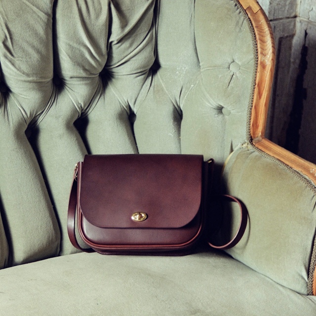 Clasp-H shoulder bag