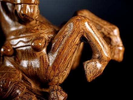 ◇三国志の英雄「関羽」×香木の王「沈香」◇極上！繊細彫刻◇風水や