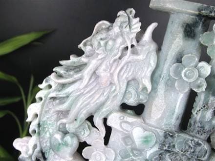 バイヤー厳選!!】◇高級翡翠原石使用◇秀逸！一刀一石彫り◇龍が守護