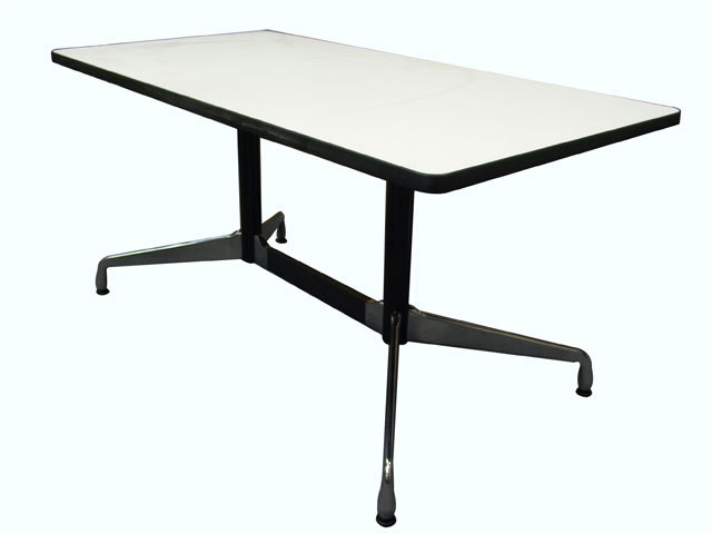 Herman Miller ハーマンミラー イームズ セグメンテッドベーステーブル