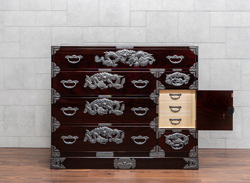 仙台箪笥 四尺野郎箪笥 木地呂漆塗り KD-7BDR 彫金手打金具(竜尽くし