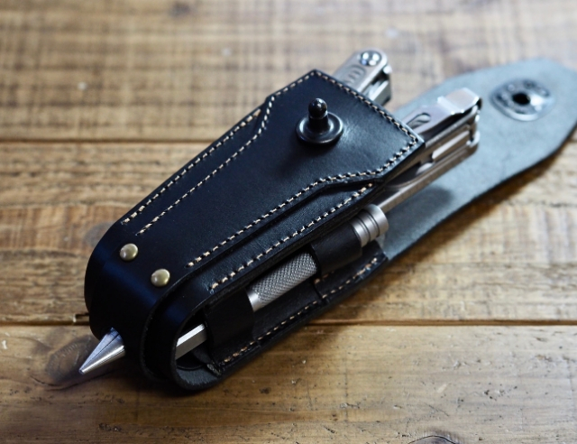 ビットキット、エクステンダーも収納可能の革製レザーマンケース