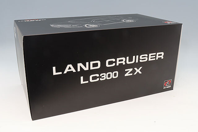 LCDモデル 1/18 ランドクルーザー300 ZX ホワイト