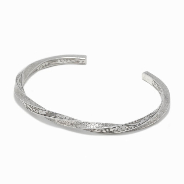 Suman Dhakhwa（スーマンダックワ） Square Shape Cuff（スクエア