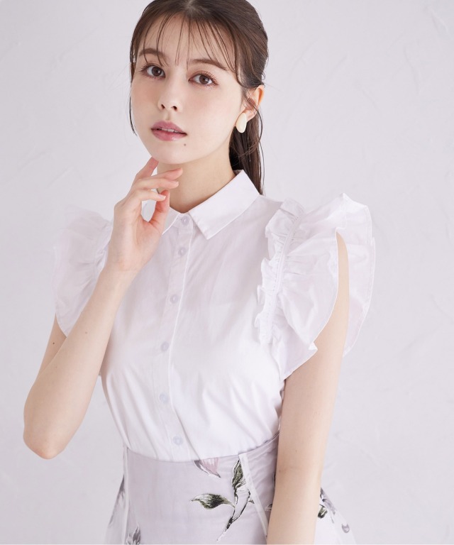 肩ギャザーフリル付きノースリーブコットンブラウス