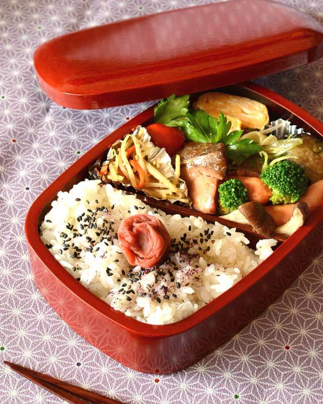 香川漆器の弁当箱 【砥部工房 からくさ】