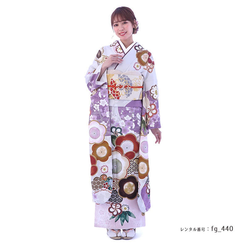 振袖】優しい雰囲気の藤色に、古典文様を大胆に描いた大人可愛い装い