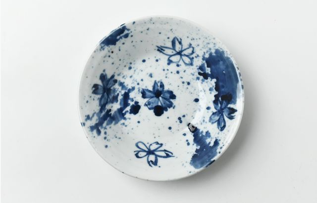 中尾万作 吹墨桜5寸皿 ｜ 暮らしのうつわ花田 和食器 通販