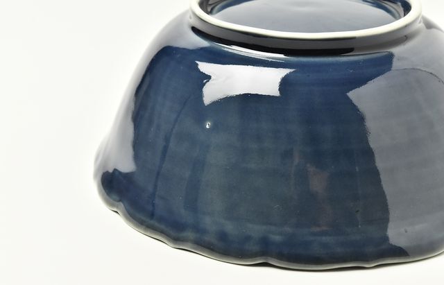 宮岡麻衣子 18 瑠璃釉陽刻牡丹文深鉢 ｜ 暮らしのうつわ花田 和食器 通販