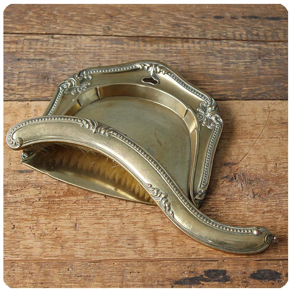 イギリス アンティーク 卓上ダストパン＆ブラシ 真鍮製 K-403