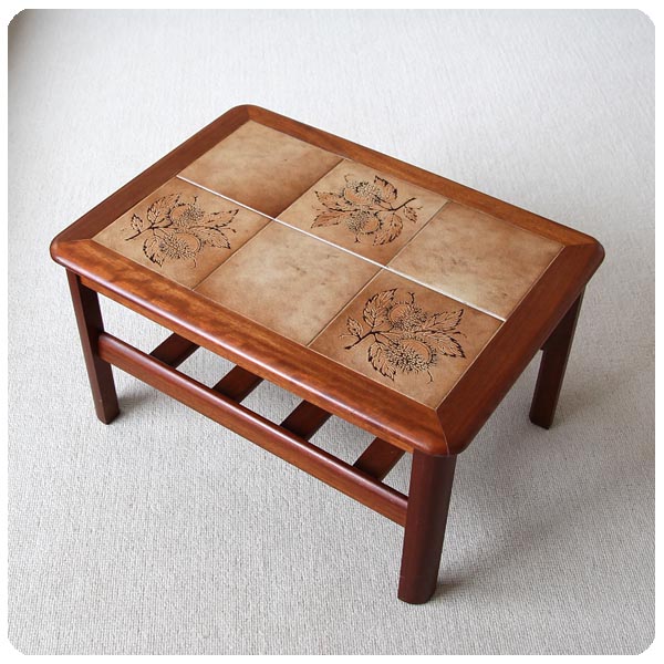 北欧ビンテージ家具 タイルトップのコーヒーテーブル/ミッド