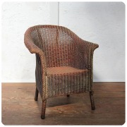 イギリスから直接買い付けてきたアンティークロイドルームチェア