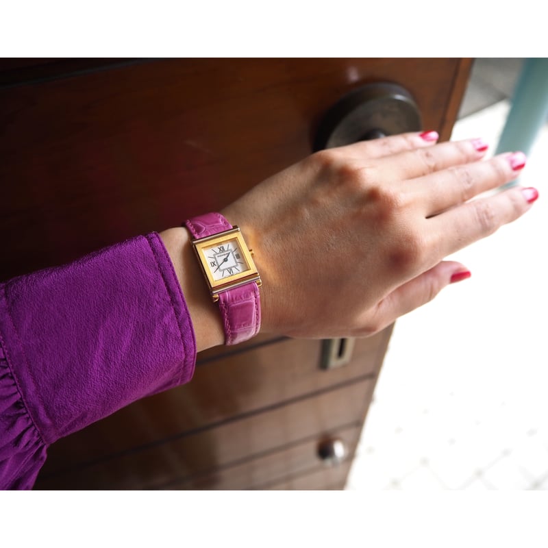 YVES SAINT LAURENTイヴ・サンローラン スクエア ローマ数字フューシャ