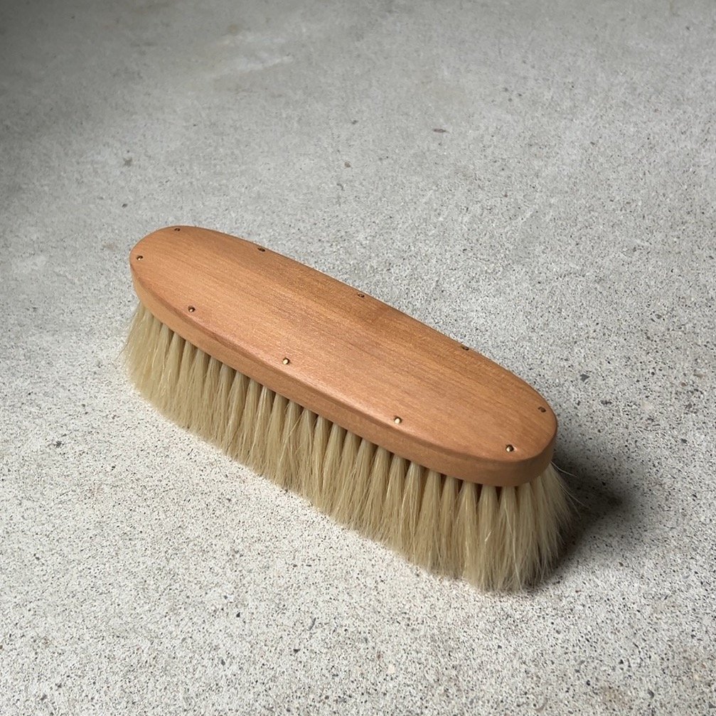 平野ブラシ 手植え水雷型 洋服ブラシ カシミヤのお手入れも問題ない