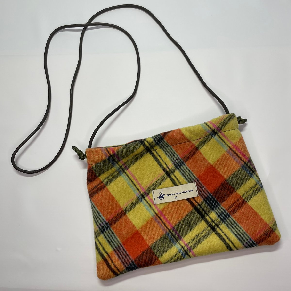 デニムリメイク タータンチェック 巾着 ショルダーバッグ ★2wayハンドメイド デニムリメイク タータンチェック 巾着 ショルダーバッグ