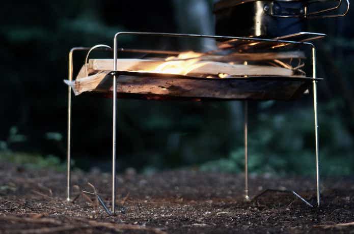 ゴトク完備で重さ300g未満！】パーゴワークスの超軽量焚き火台を実践