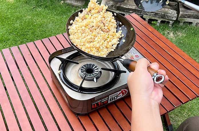 この名品知ってる？「イワタニ」の最強火力カセットこんろで、炒飯が別