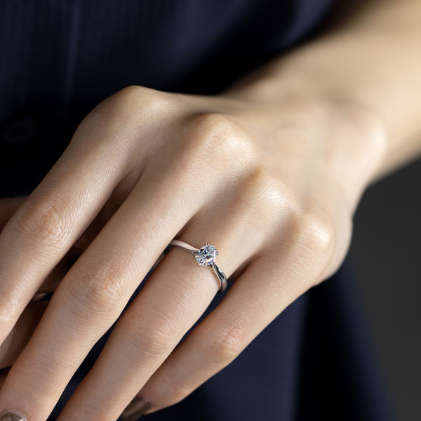 PT950 シンシア オーバルカット ソリティア リング 0.5ct｜婚約指輪