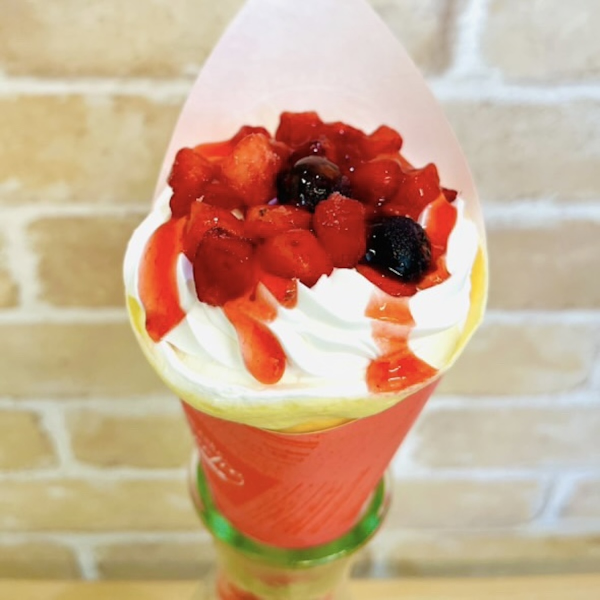 クレープCHACHA」で販売するクレープ「ミックスベリー」 - 佐賀経済新聞