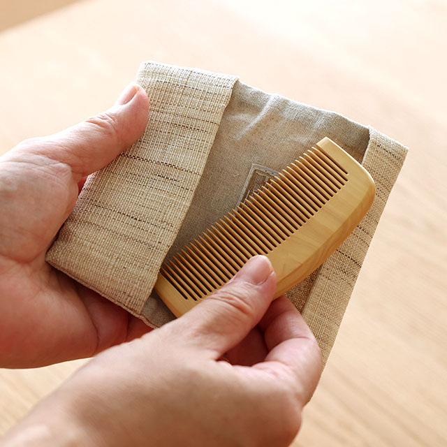つげ櫛 手織り麻袋入り｜美容と健康｜中川政七商店 公式サイト