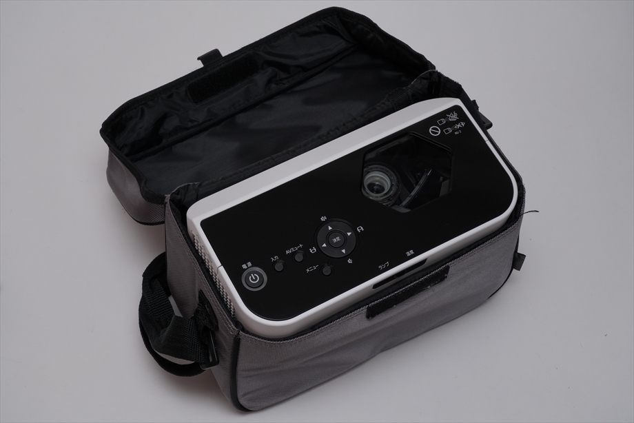 PC-Webzine - リコー「RICOH PJ WX4152NI」壁ピタ設置、電子黒板、PC4