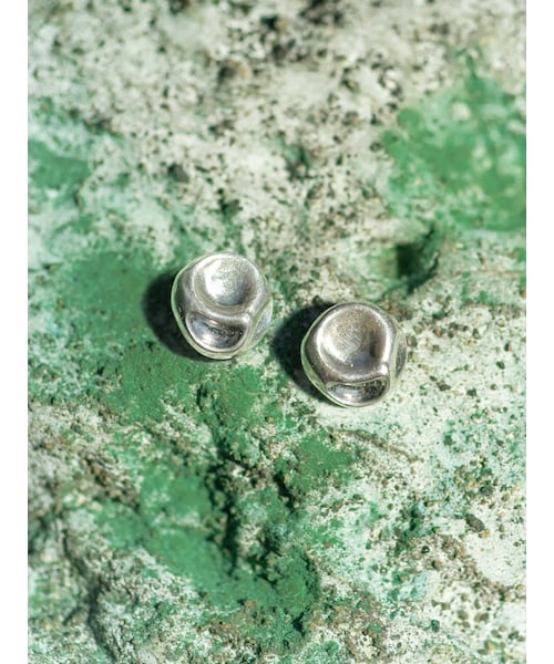 Llife（ライフ）の「Llife PEBBLE PIERCE（ピアス（両耳用））」 - WEAR