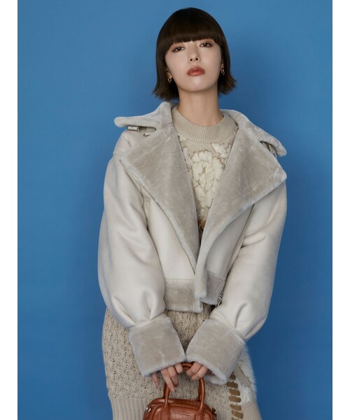 MURUA（ムルーア）の「ショートエアリーフェイクムートンジャケット