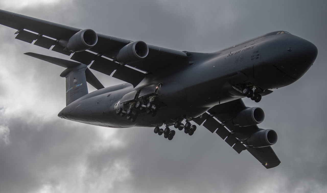 米空軍の長距離輸送機、「中国抑止」主眼に構想 - WSJ