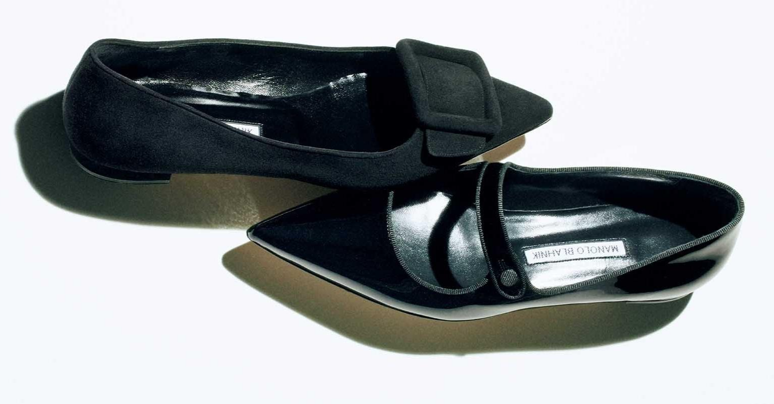 地味見えしない！圧倒的な気品を宿す「マノロ ブラニク」の黒パンプス