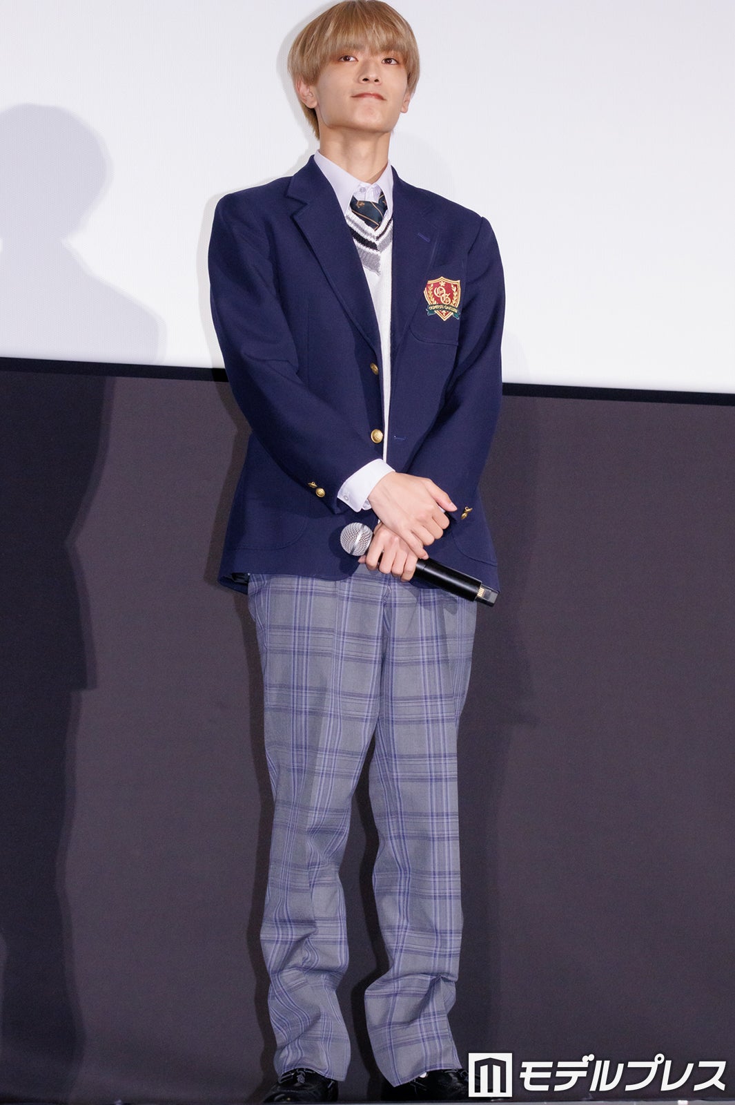 なにわ男子・高橋恭平、金髪制服姿で登場 “コスプレ感”消すための工夫