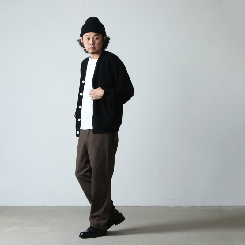 YAECA (ヤエカ) CHINO CLOTH PANTS TUCK TAPERED kusaki brown