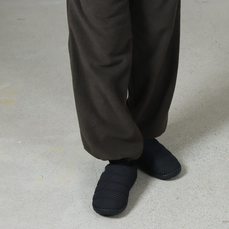 and wander (アンドワンダー) SUBU × and wander reflective rip