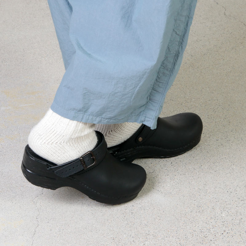 dansko (ダンスコ) INGRID OILD クロッグ Black / イングリッド