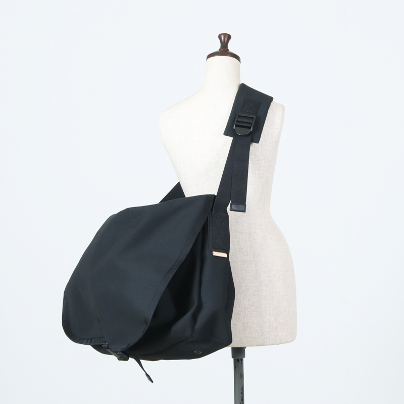 Hender Scheme (エンダースキーマ) messenger bag large