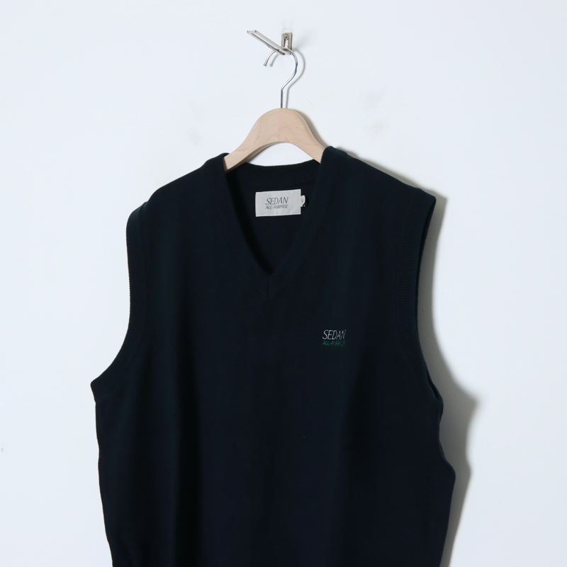 SEDAN ALL-PURPOSE (セダンオールパーパス) Tech Logo Knit Vest