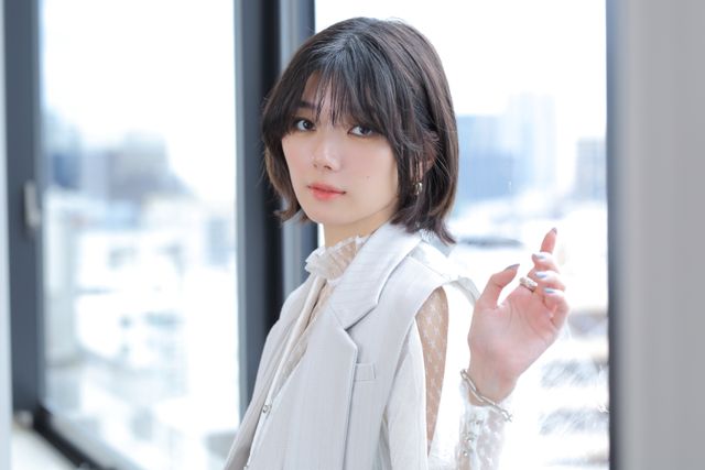 櫻坂46・藤吉夏鈴『新米記者トロッ子』撮りおろしインタビューカット