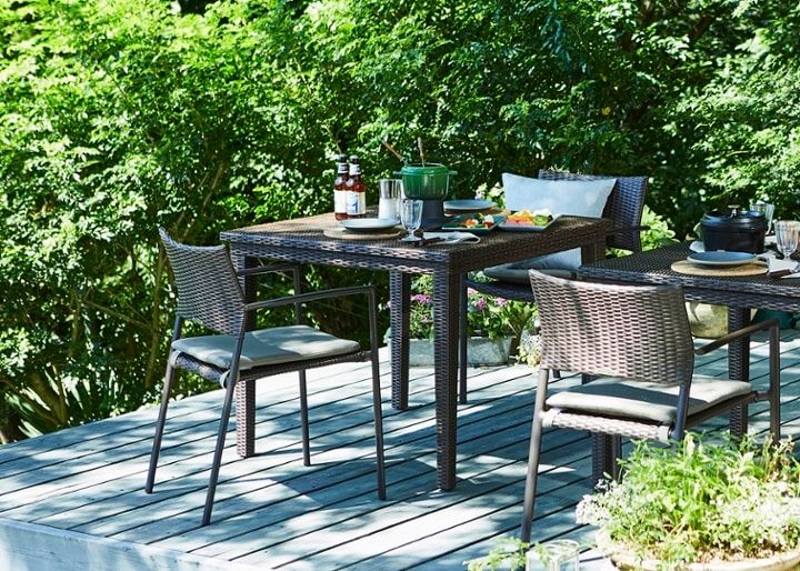 ガーデン・ダイニングテーブル 900×900～職人の手編みによる温もりと