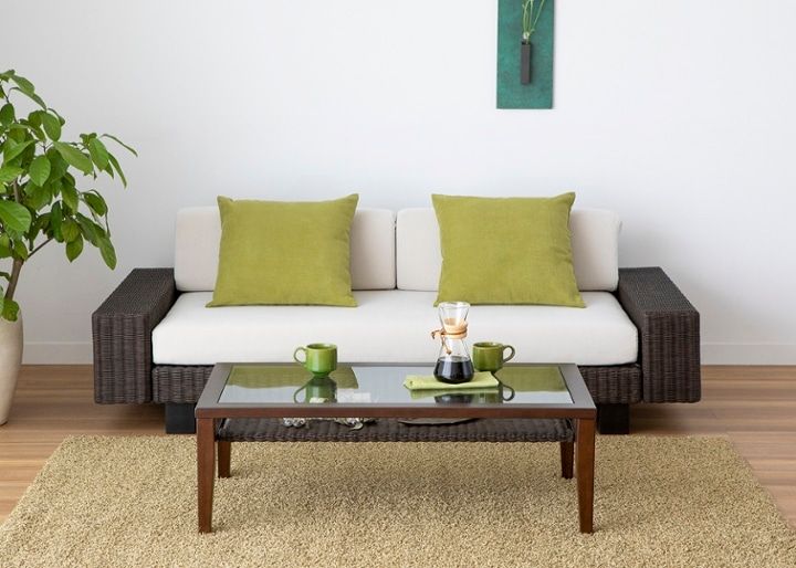 ケイ・ローテーブル (ラタン)～収納付き～涼しげなガラス天板とラタン