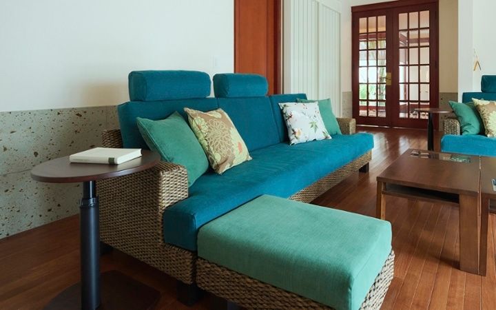 ソファ用ヘッドレスト ～適度な弾力のヘッドレストで頭部をしっかりと